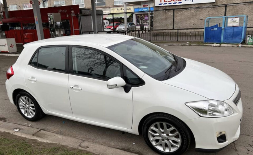 2012 Toyota Auris