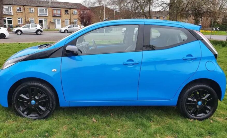 2016 Toyota Ago VVTi 1 Liter petrol x-cite Cyan ULEZ Free