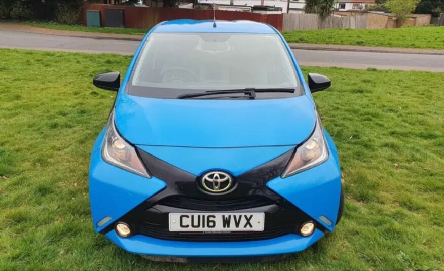 2016 Toyota Ago VVTi 1 Liter petrol x-cite Cyan ULEZ Free