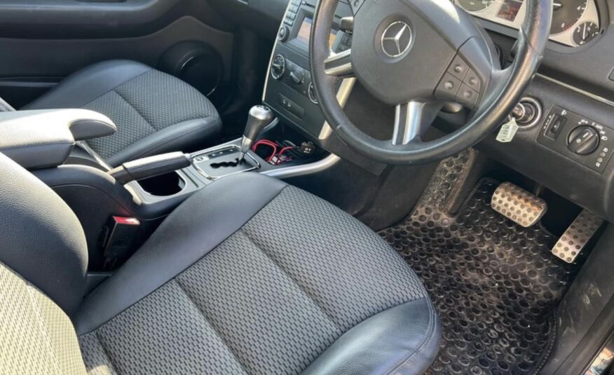 2011 Mercedes-Benz b-180