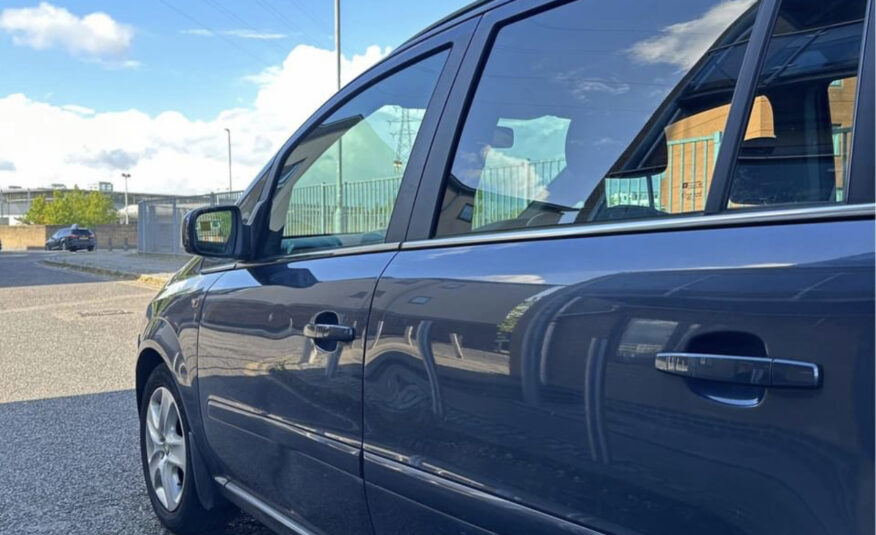 Top Spec Vauxhall Zafira AUTOMATIC 7-Seater .