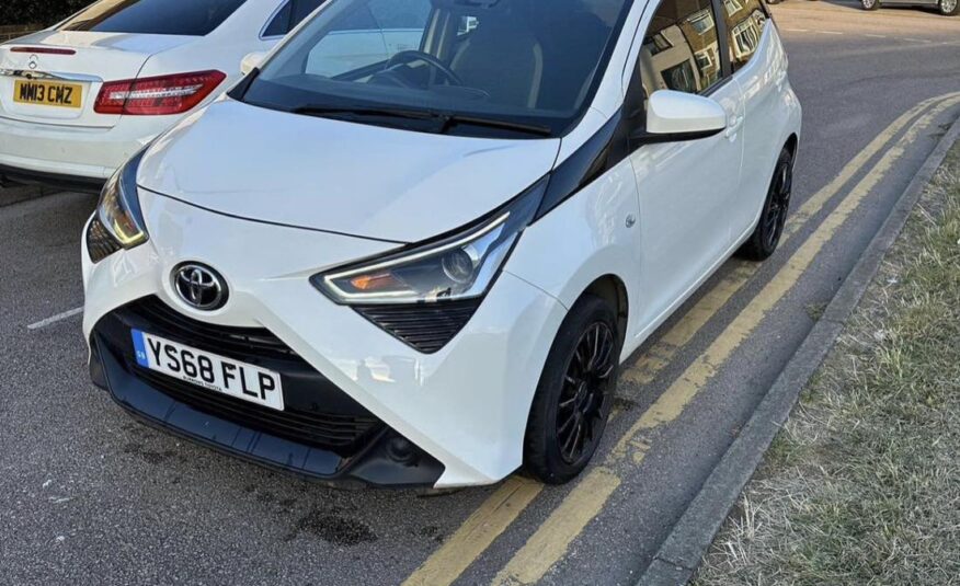 TOYOTA AYGO AUTOMATIC PETROL 1.0 L