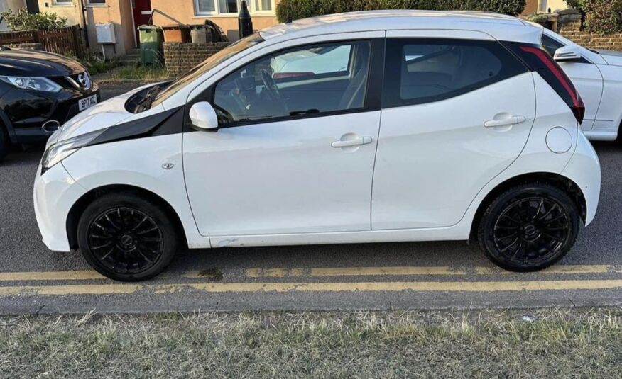 TOYOTA AYGO AUTOMATIC PETROL 1.0 L