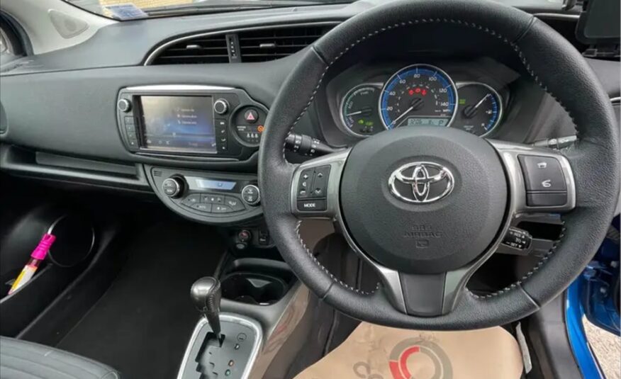 Toyota Yaris Hybrid excel 2014 year Panoramic sunroof